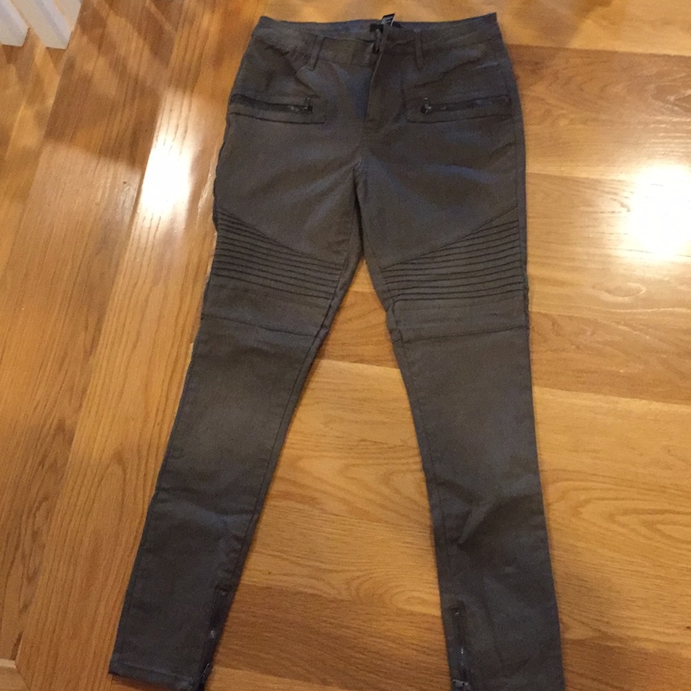 Forever 21 army green pants worn once! - Picture 3 of 4